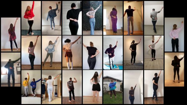 PNF Choreografie Physiotherapieschüler*innen in Tanzpose